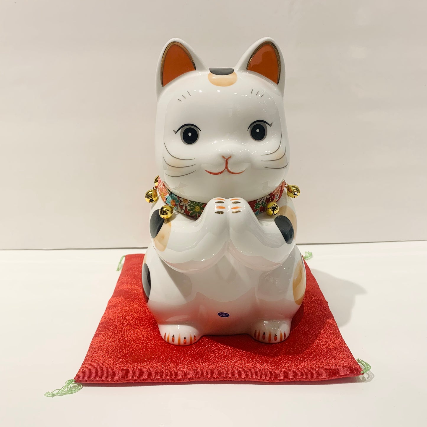 952830 Lucky cat Maneki Neko Beckoning Cat