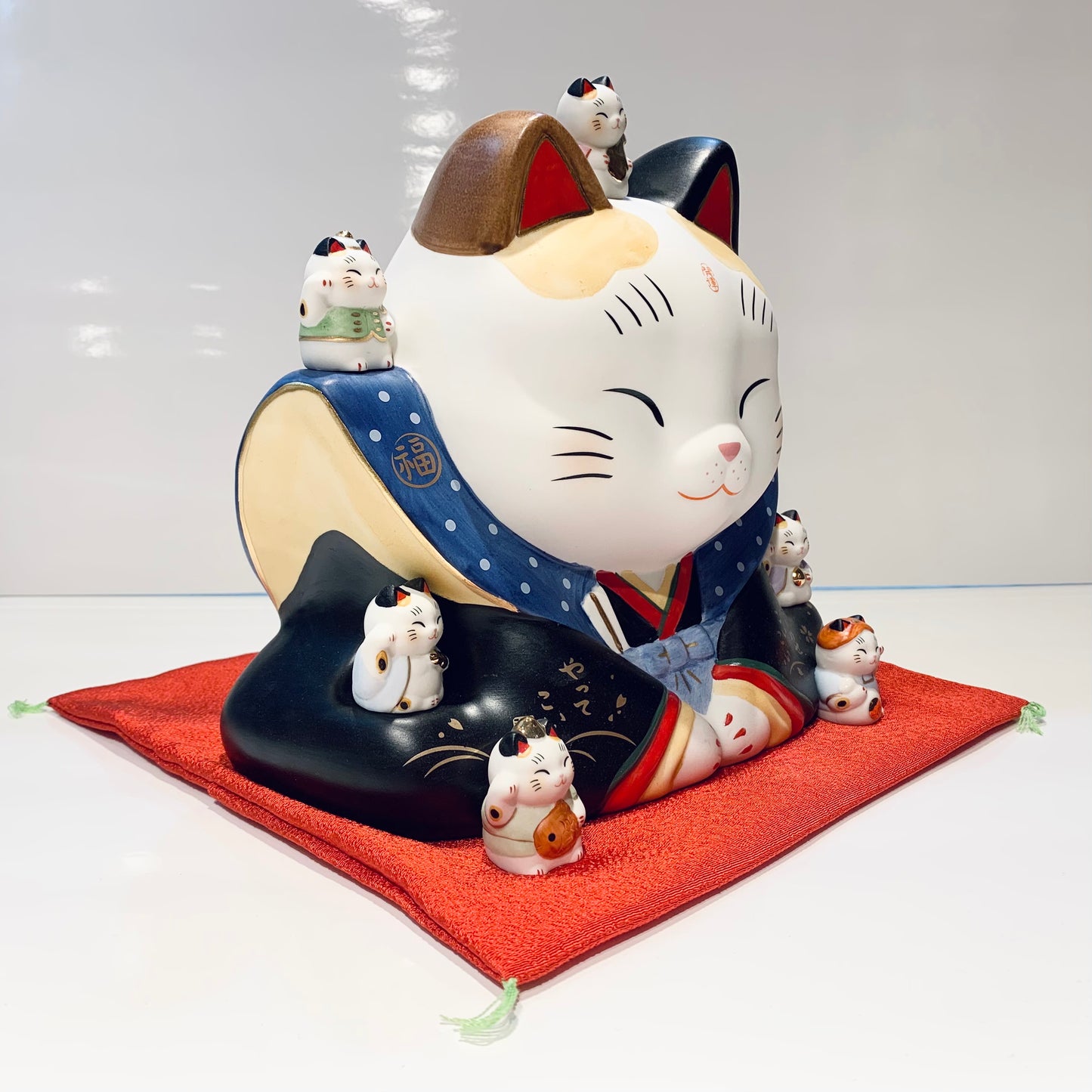 952539 Lucky cat Maneki Neko Beckoning Cat (KING)