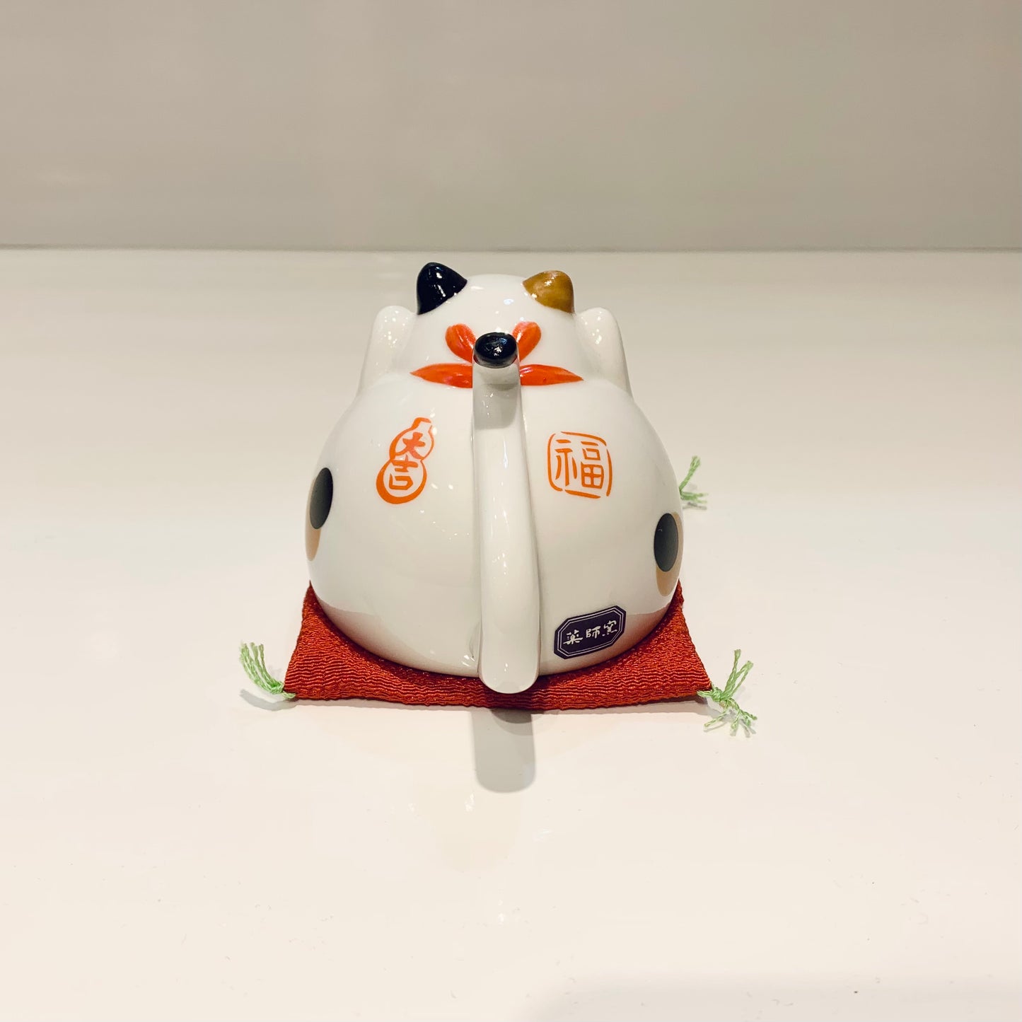 952200 Lucky cat Maneki Neko Beckoning Cat
