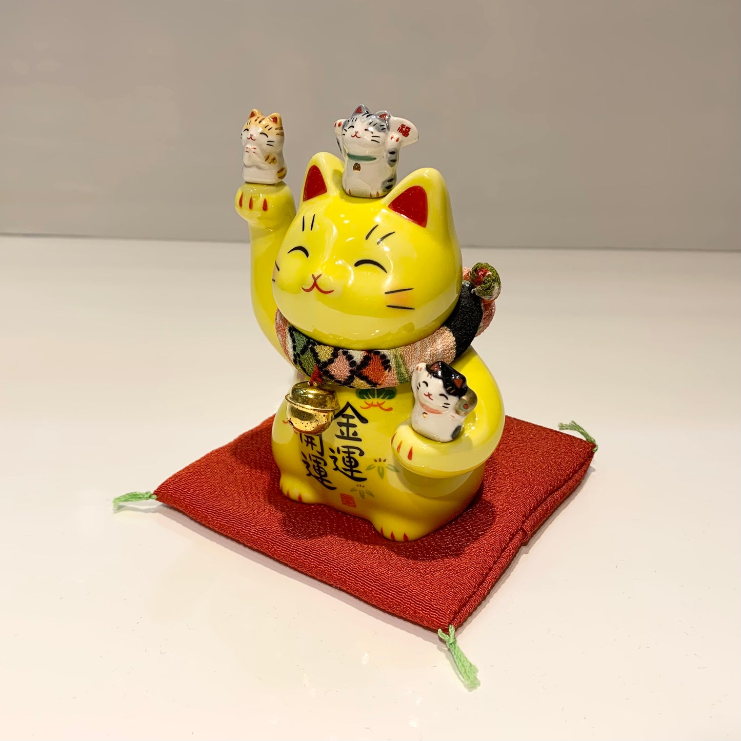 952144Lucky cat Maneki Neko Beckoning Cat