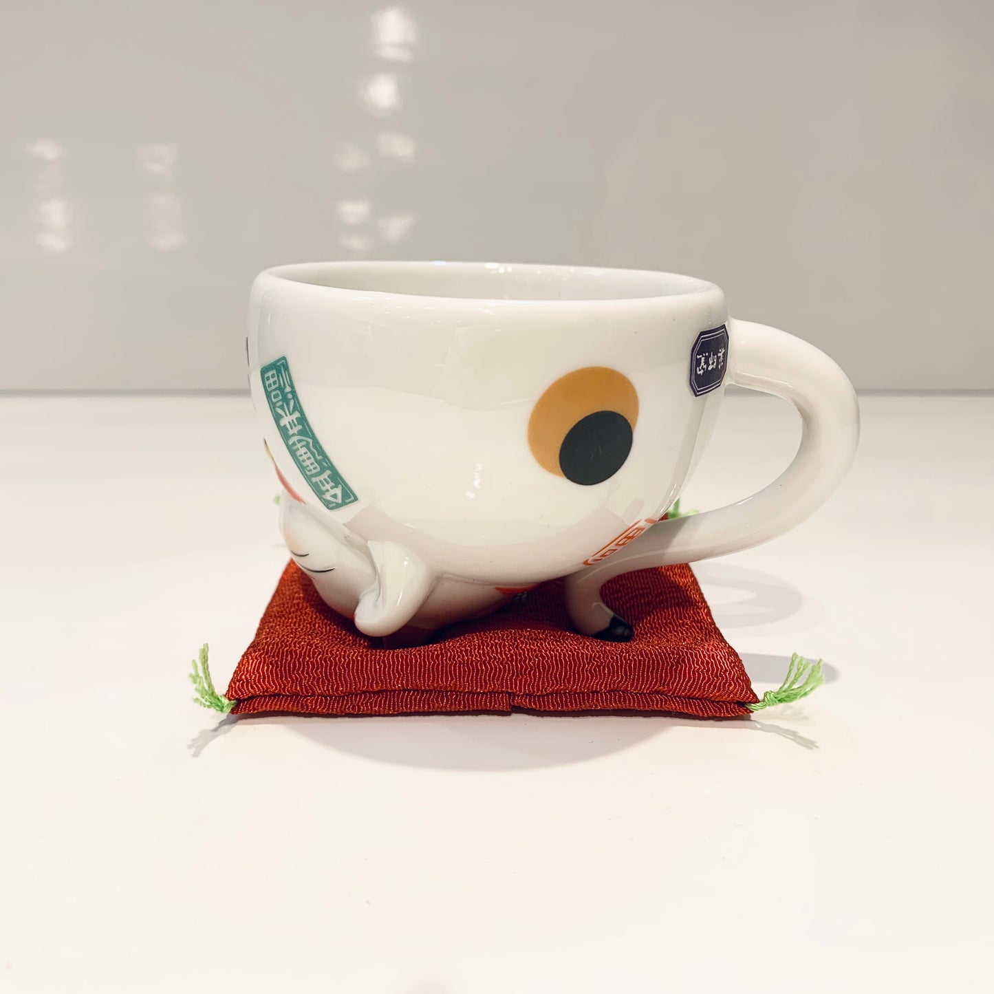 952200 Lucky cat Maneki Neko Beckoning Cat