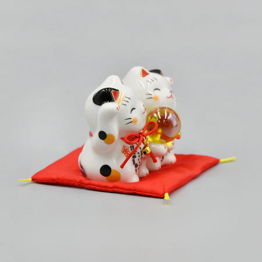 952652 Lucky cat Maneki Neko Beckoning Cat