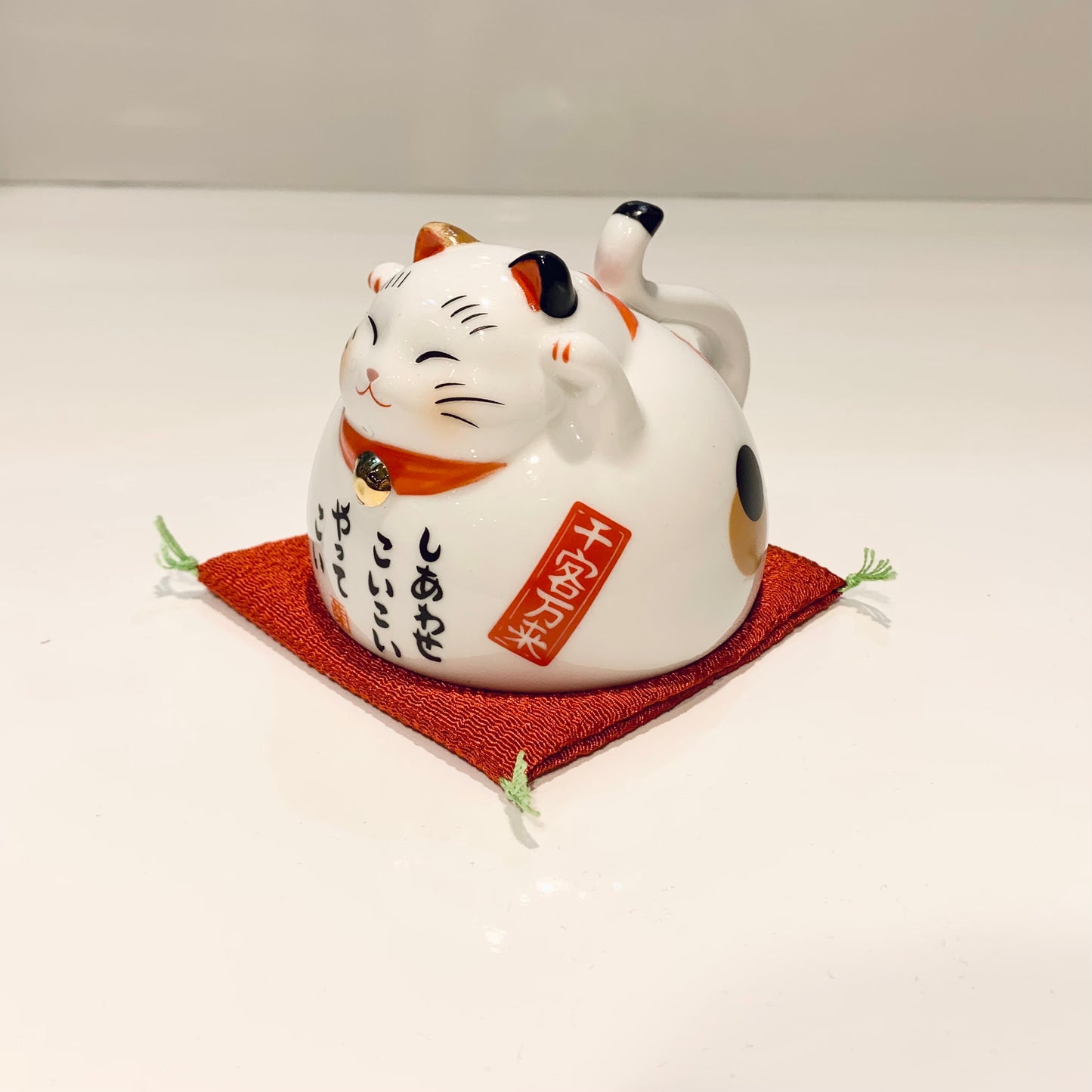 952200 Lucky cat Maneki Neko Beckoning Cat