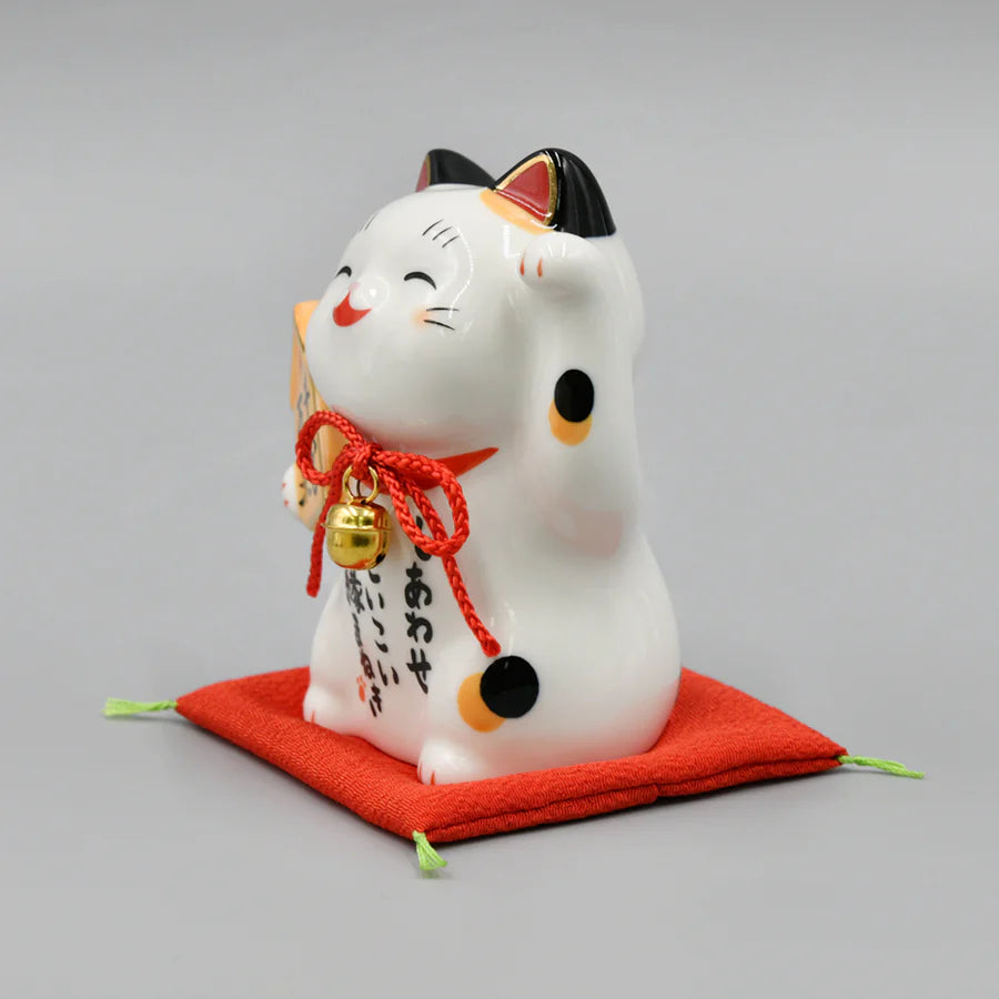 952573 Lucky cat Maneki Neko Beckoning Cat