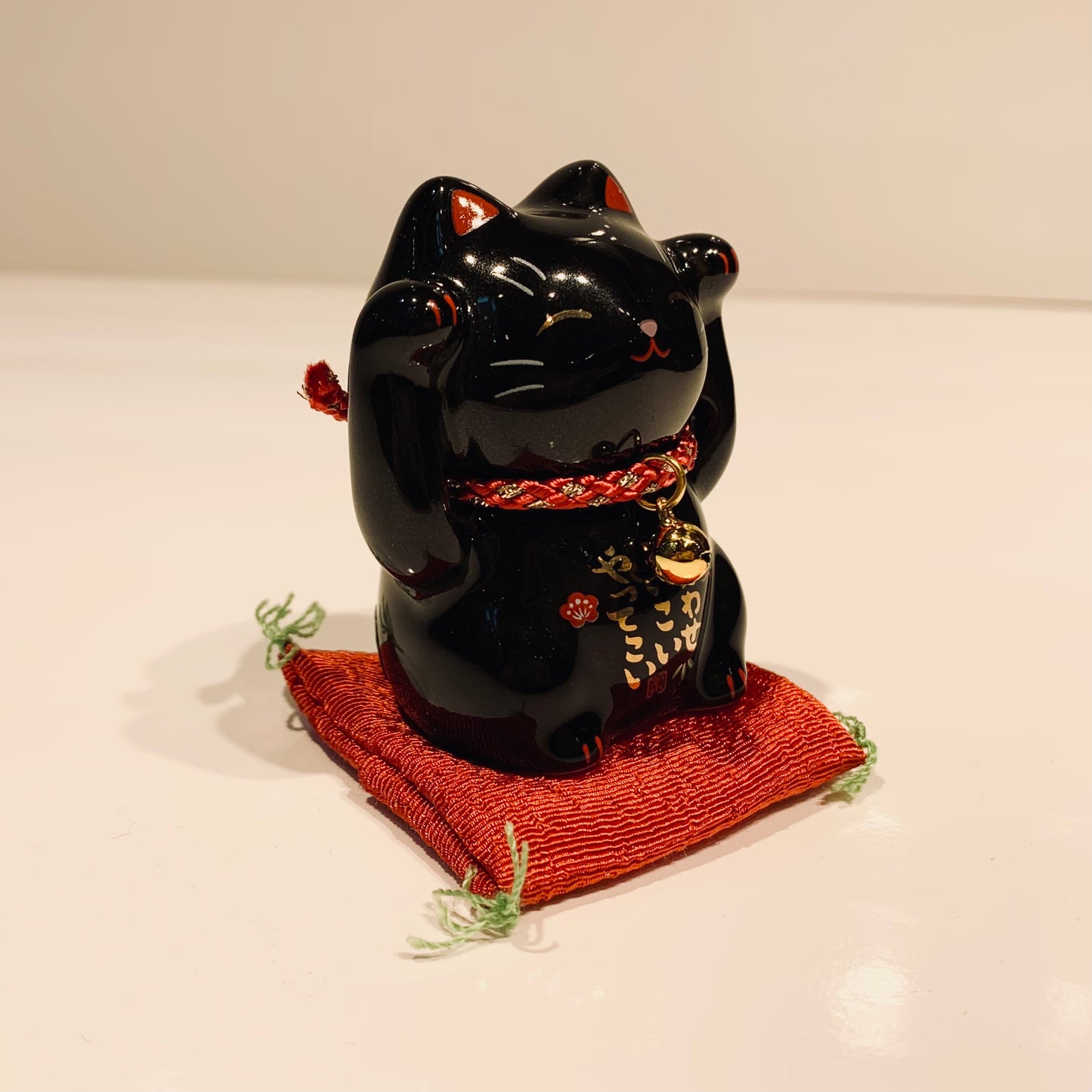 752533 Lucky cat Maneki Neko Beckoning Cat