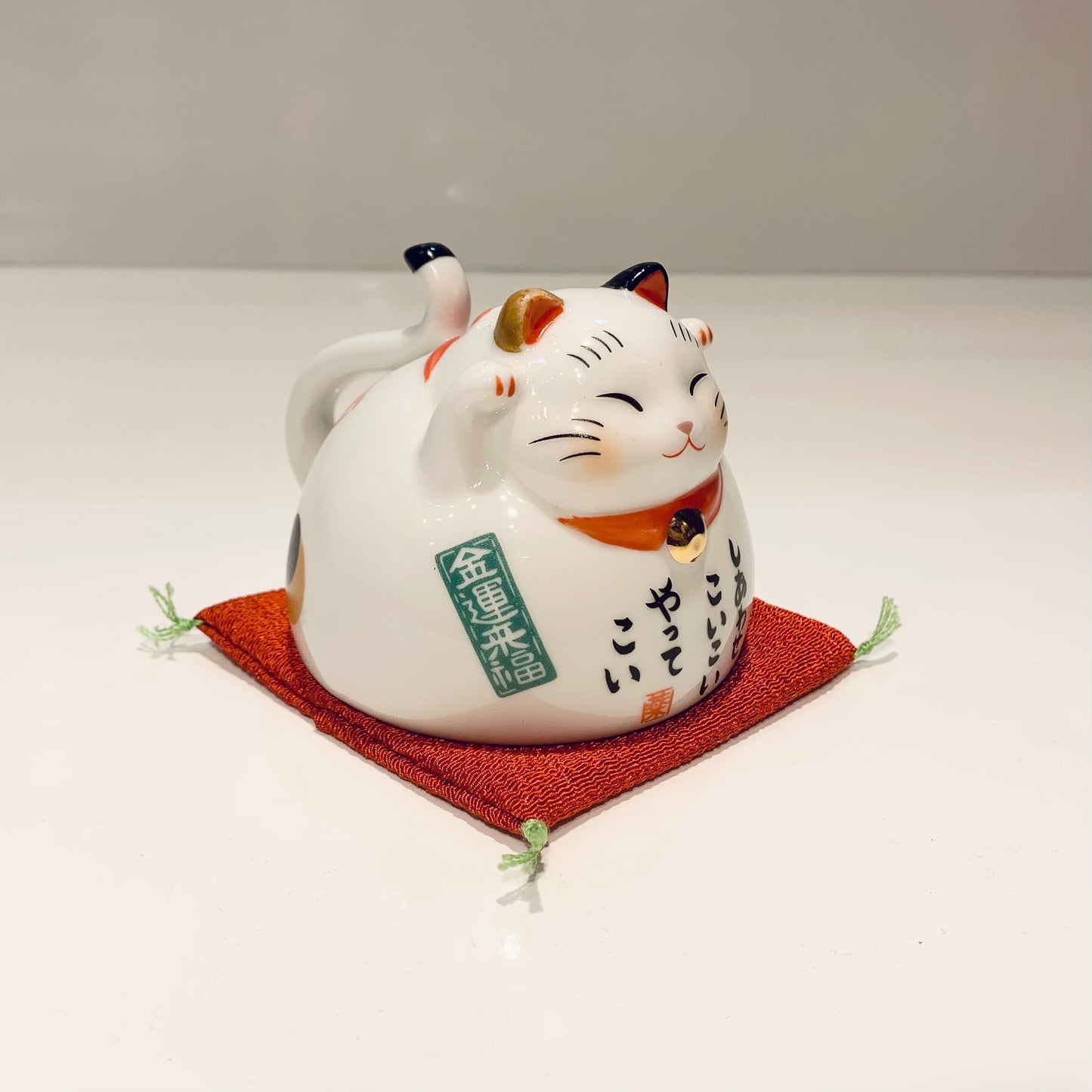 952200 Lucky cat Maneki Neko Beckoning Cat