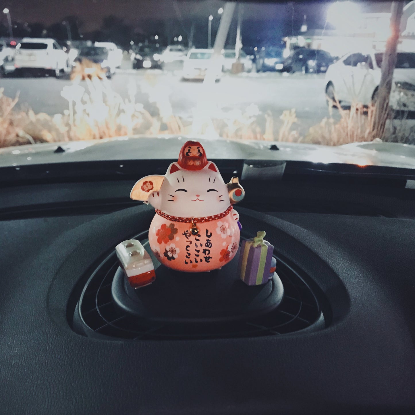 952688 Lucky cat Maneki Neko Beckoning Cat