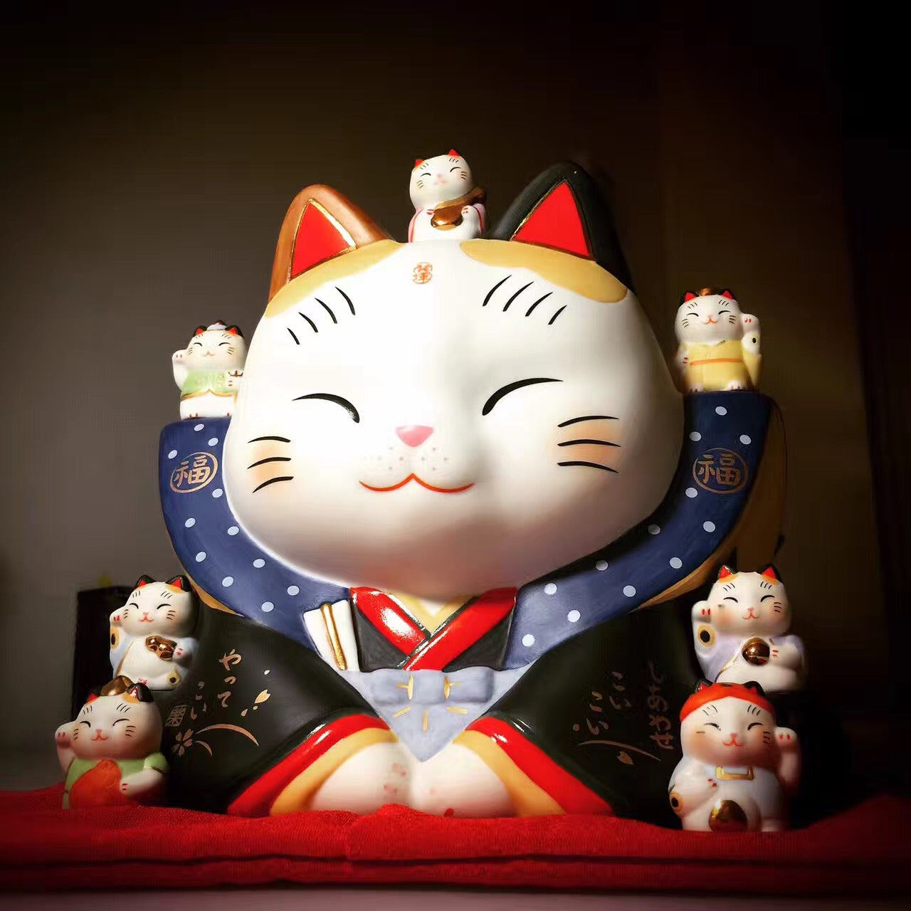 952539 Lucky cat Maneki Neko Beckoning Cat (KING)