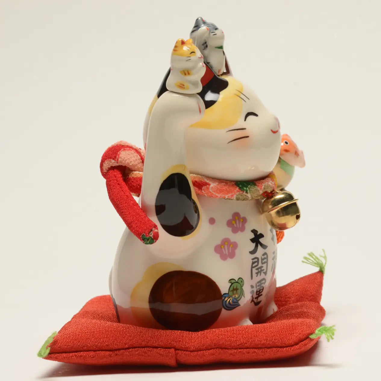 952595 Lucky cat Maneki Neko Beckoning Cat