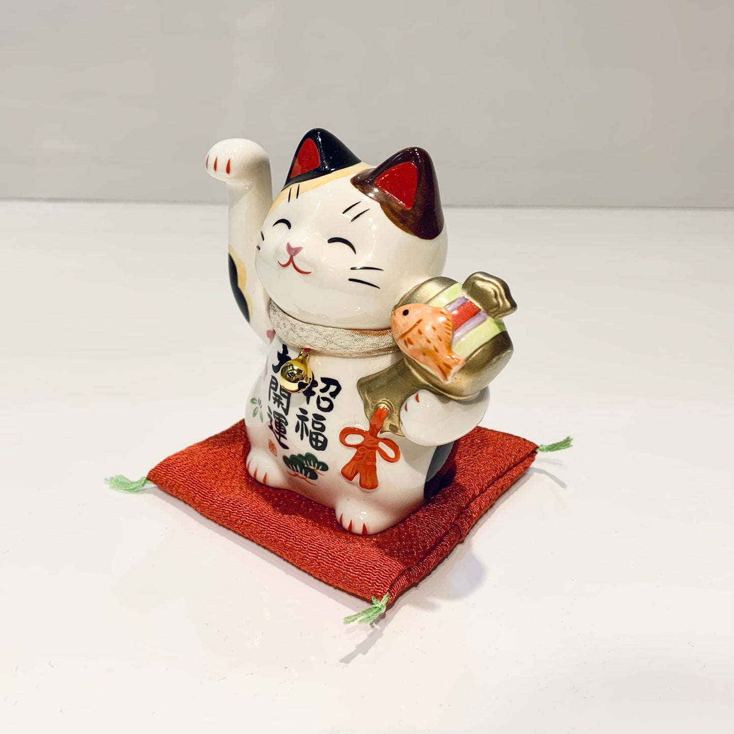 952458 Lucky cat Maneki Neko Beckoning Cat