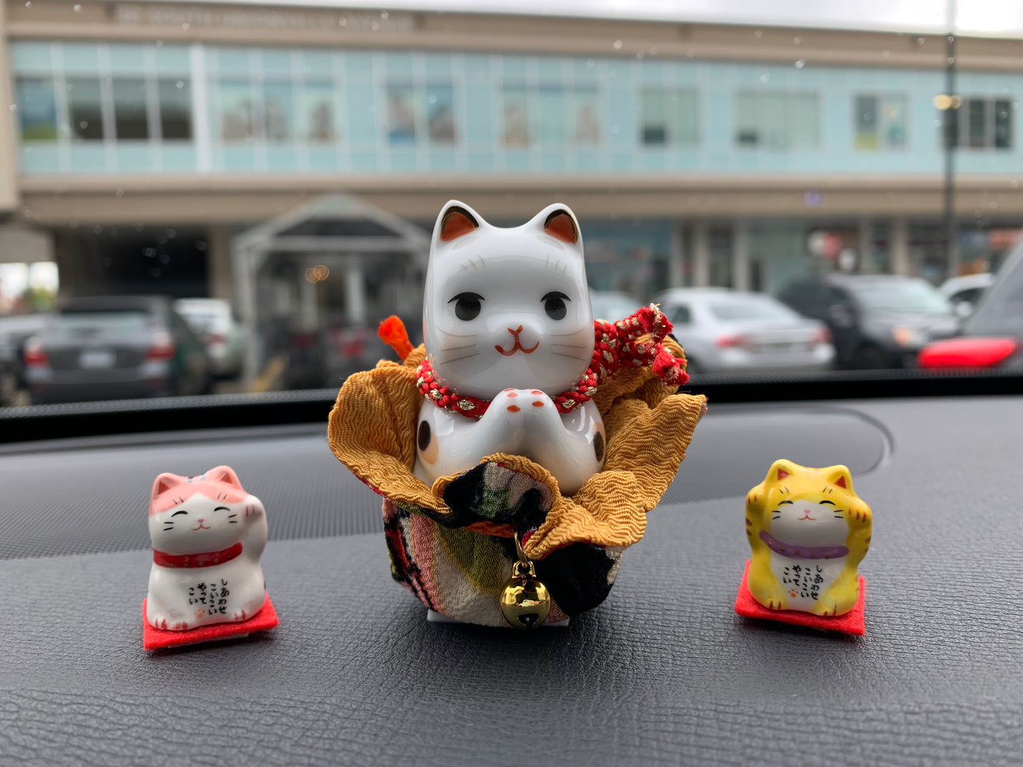 952289 Lucky cat Maneki Neko Beckoning Cat