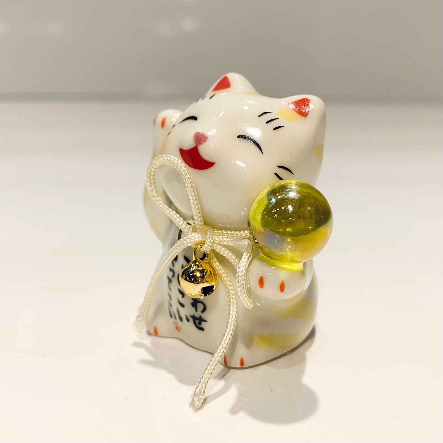 952562 Lucky cat Maneki Neko Beckoning Cat