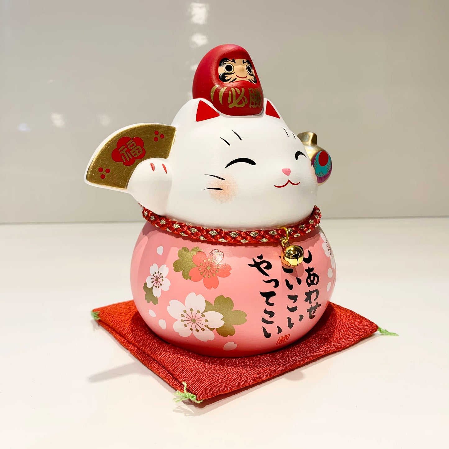 952686 Lucky cat Maneki Neko Beckoning Cat