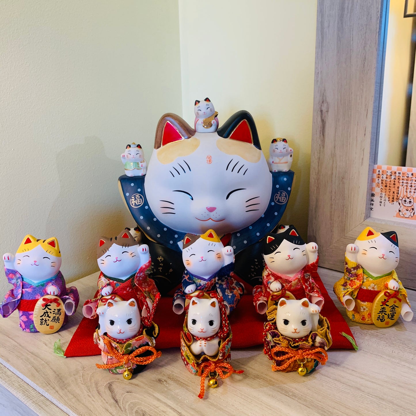 952289 Lucky cat Maneki Neko Beckoning Cat