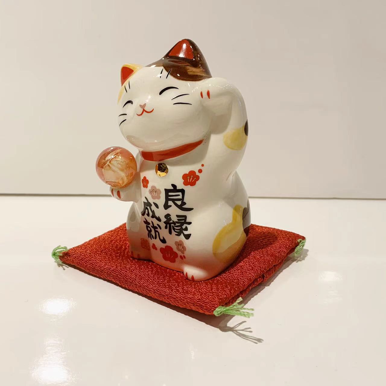 952545 Lucky cat Maneki Neko Beckoning Cat