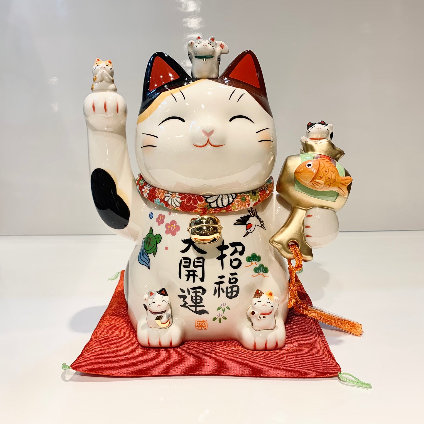 952454 Lucky cat Maneki Neko Beckoning Cat