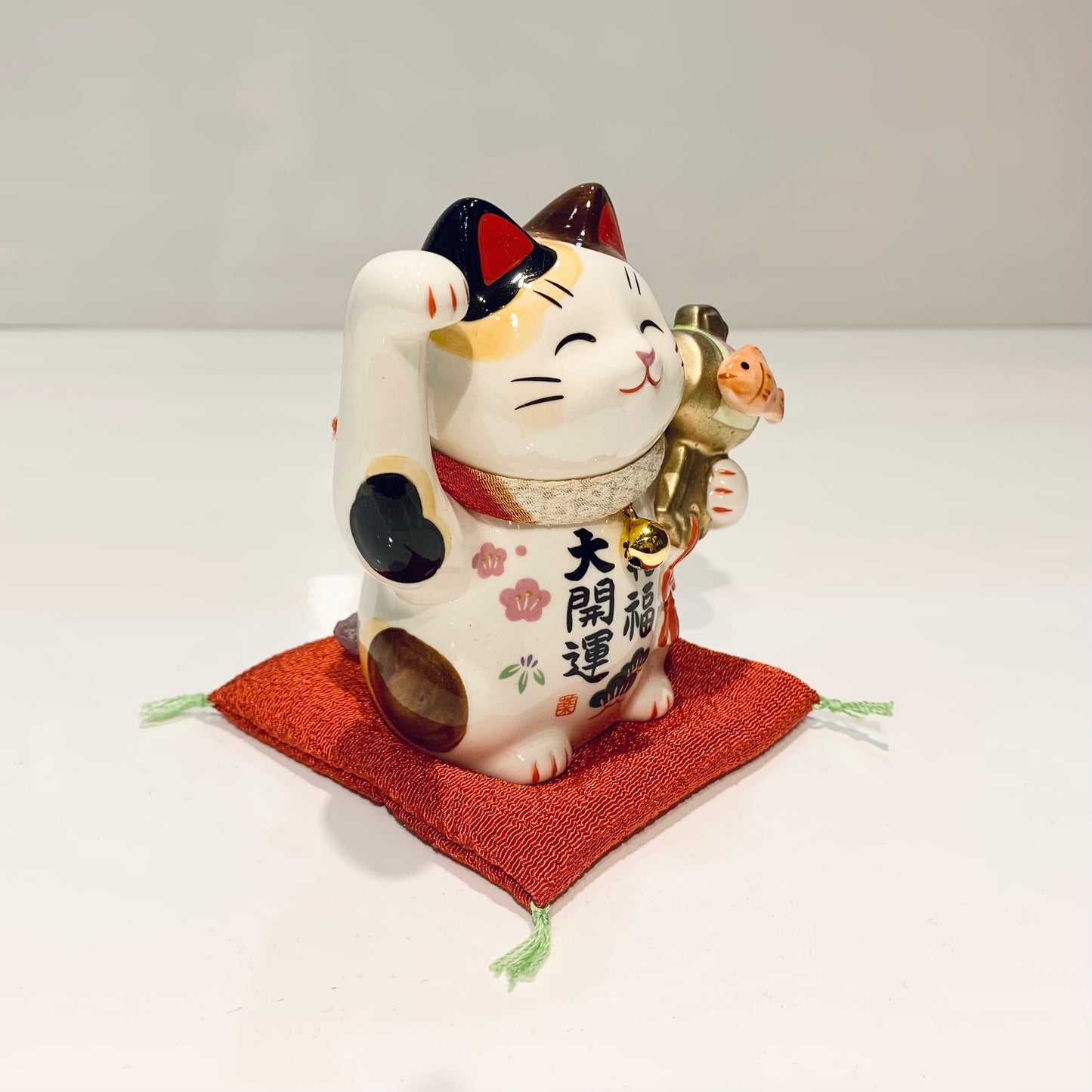 952458 Lucky cat Maneki Neko Beckoning Cat