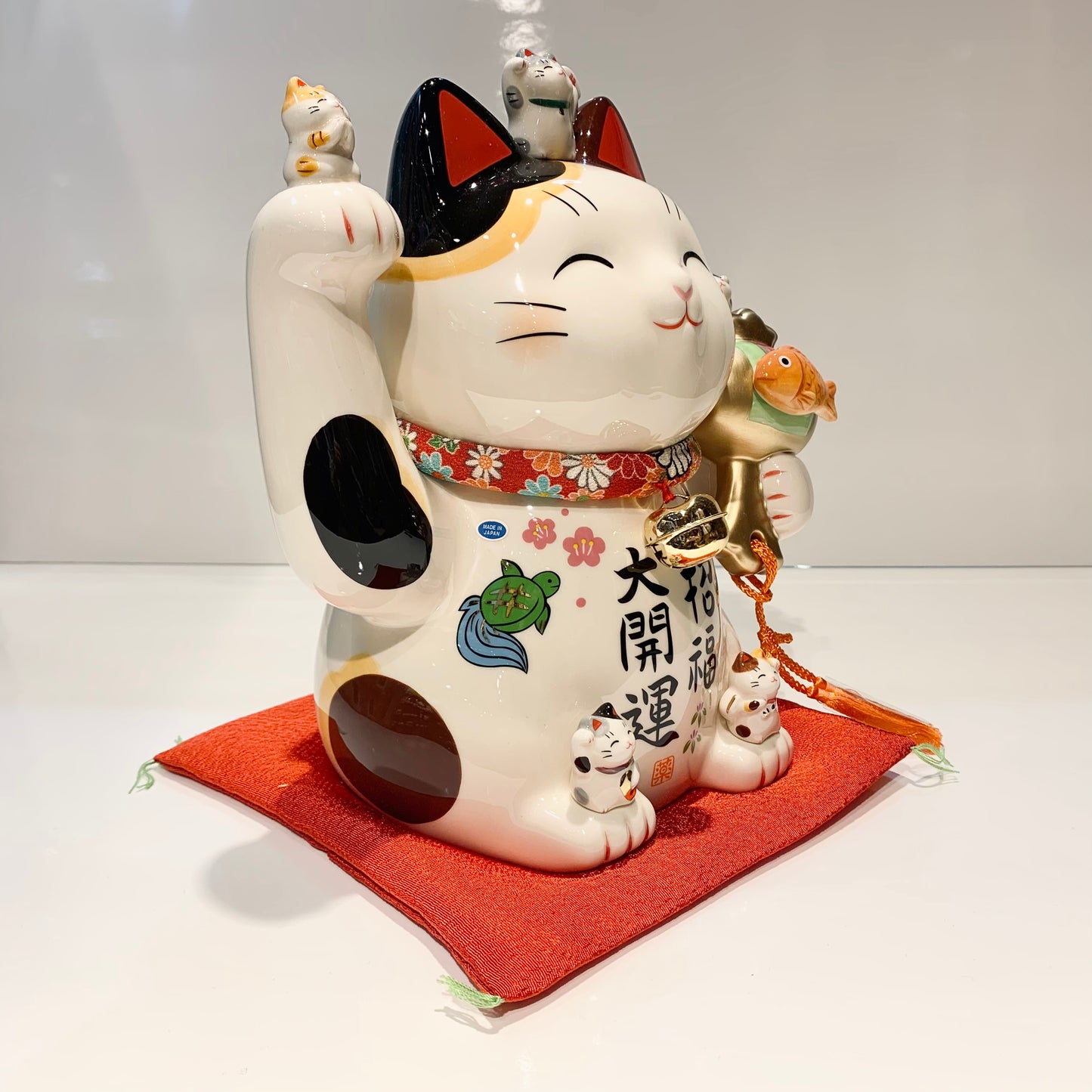 952454 Lucky cat Maneki Neko Beckoning Cat