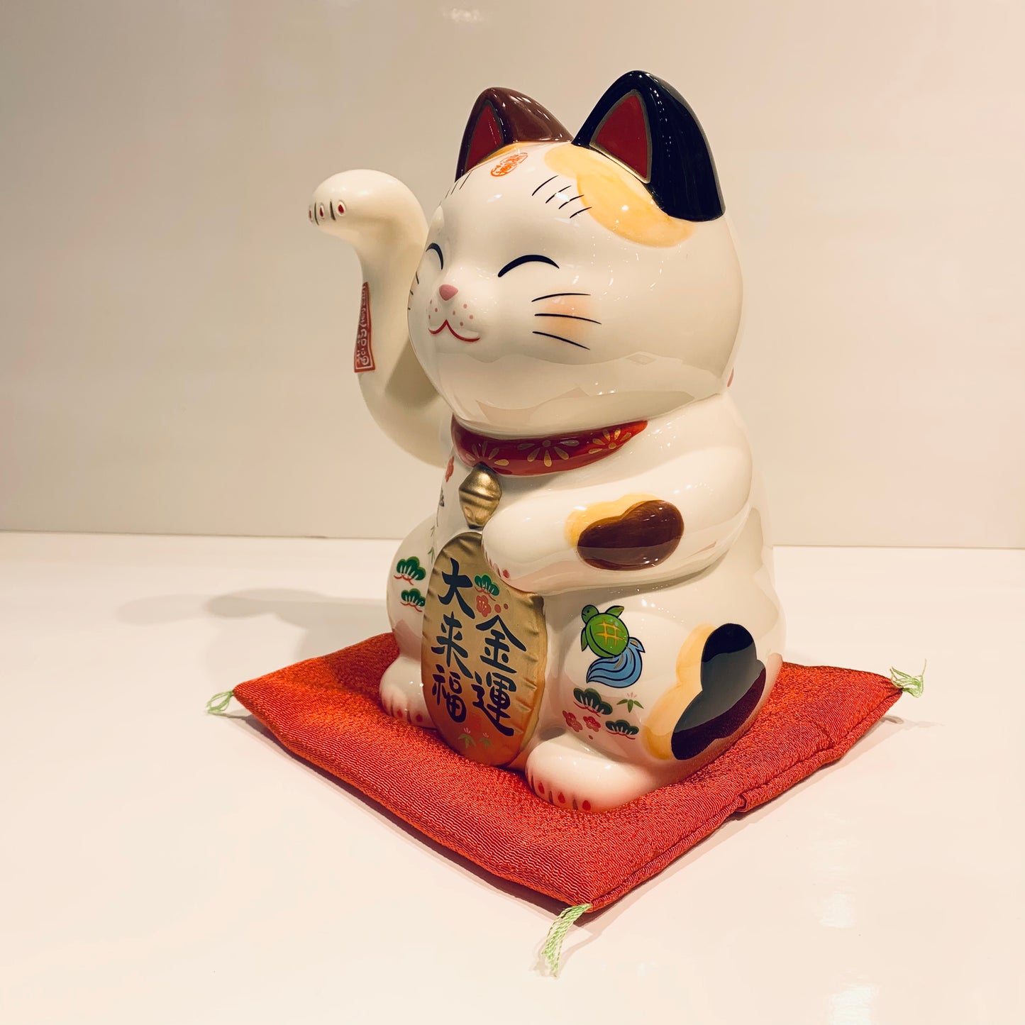 952841 Lucky cat Maneki Neko Beckoning Cat