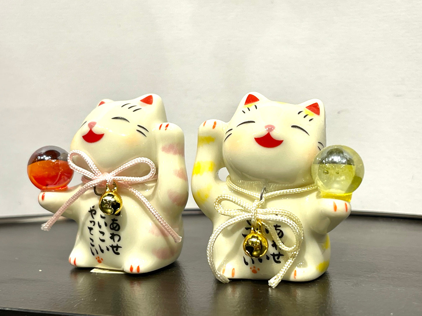 952562 Lucky cat Maneki Neko Beckoning Cat