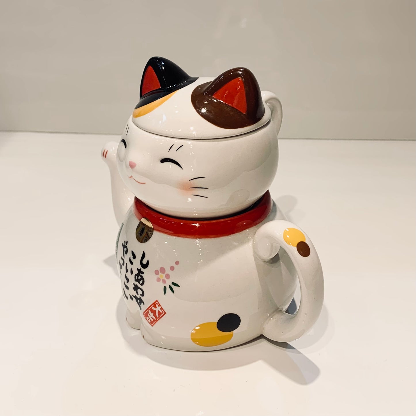 952673 Lucky cat Maneki Neko Beckoning Cat